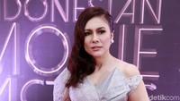 Aktris berusia 38 tahun itupun seolah tak pernah gagal untuk tampil menawan. Pool/Palevi S/detikFoto.