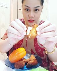 Hamil 8 Bulan, Begini Lahapnya DJ Butterfly Makan Mie dan Sayuran Mentah