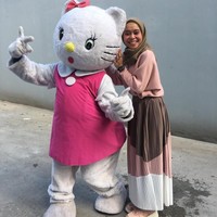 Lesty Kejora baru-baru ini memutuskan untuk mengubah penampilannya. Ia mantap berhijab. Keputusannya ini mencuri perhatian banyak orang. (Foto: Instagram/LestyKejora)