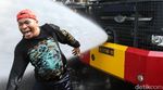Aksi Bakar-bakar dan Water Cannon Hiasi Depan Kantor KPU