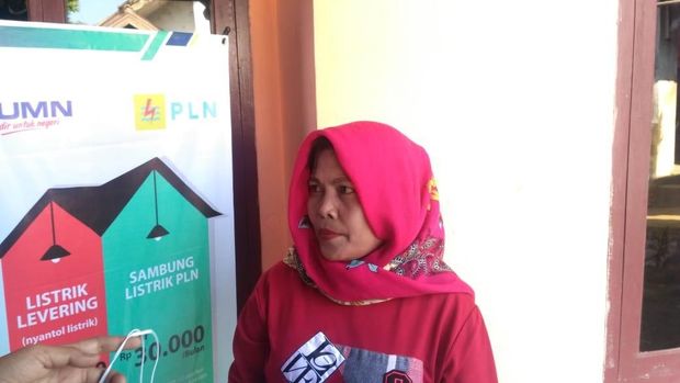 Sekian Lama 'Nyantol' Listrik, Warga Ini Akhirnya Dapat Sambungan Sendiri
