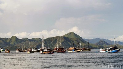 Foto: Hiruk Pikuk Dermaga Labuan Bajo, Jadi Pengen Liburan Deh