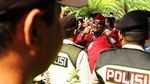 Aksi Bakar-bakar dan Water Cannon Hiasi Depan Kantor KPU