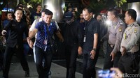 KPK sebelumnya menyebut total ada 6 orang yang terjaring dalam OTT di Jatim. Unsur yang terjaring OTT itu, yakni anggota DPR, Swasta dan pejabat Kementerian Agama di daerah.