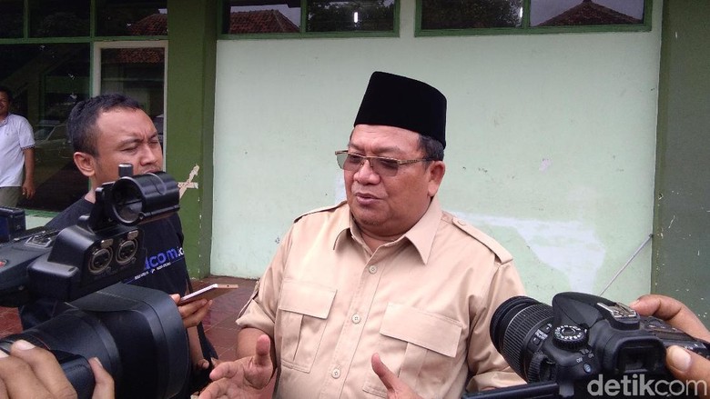 Gerindra Soal Rp 18 M untuk Apel Kebangsaan: Bisa Buat Gaji 18.000 Guru Gerindra Soal Rp 18 M untuk Apel Kebangsaan: Bisa Buat Gaji 18.000 Guru