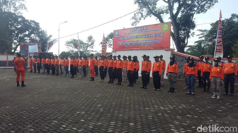 Banyak Orang Tenggelam di Jabar, Potensi SAR Berlatih Water Rescue Banyak Orang Tenggelam di Jabar, Potensi SAR Berlatih Water Rescue