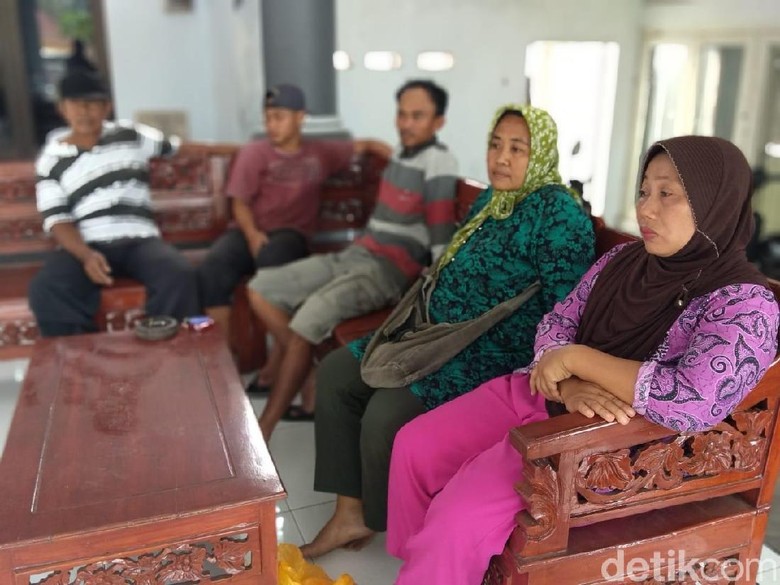 Gara-gara Suami Tersihir Fatwa Kiamat, Rini Minta Cerai Gara-gara Suami Tersihir Fatwa Kiamat, Rini Minta Cerai
