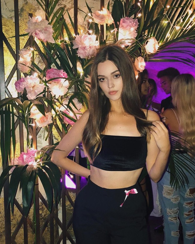 Dengan 1,3 juta followers di Instagram, Felicite Tomlinson dikenal sebagai influencer. Ia sering mengunggah foto-foto yang berisikan materi promo produk. (Foto: Instagram/@felicitegrace)