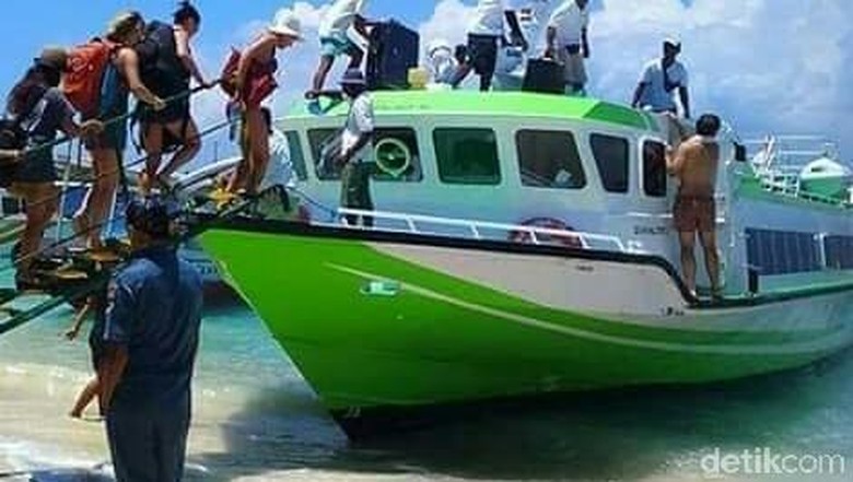Lalu lintas turis ke Gili Trawangan, Pemenang, Lombok Utara (Harianto/detikcom) Lalu lintas turis ke Gili Trawangan, Pemenang, Lombok Utara (Harianto/detikcom)