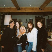 Felicite Tomlinson dikenal sangat dekat dengan keluarganya, terutama Louis. Belum ada pernyataan resmi dari Louis soal  berita duka tersebut. Namun, Louis membatalkan penampilannya di sebuah acara amal menyusul meninggalnya Felicete. (Foto: Instagram/@felicitegrace)