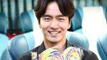 Pose Keren Lee Jin-wook, Pemeran Voice 2 Saat Ngemil Lolipop dan Ngopi
