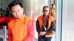 Tawa Lepas Bupati Nonaktif Mesuji Sebelum Diperiksa KPK