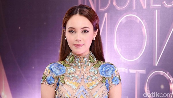Penampilan Cetar dan Paripurna Anggika Bolsterli