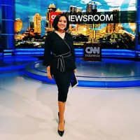 Putri mengawali kariernya sebagai jurnalis di Metro TV pada 2008. Wanita kelahiran Denpasar, Bali ini sekarang merupakan presenter CNN Indonesia TV. Foto: Instagram @putrgrimaldy