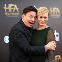Mike Myers dikenal sebagai salah satu aktor komedi terbaik dan sukses menghidupkan karakter Austin Powers, karakter detektif kocak dan nyeleneh. Tapi di dunia nyata kepribadiannya sangat bertolak belakang. Beberapa kru yang pernah bekerja dengannya mengatakan kalau aktor 57 tahun ini sangat moody dan tak bisa mengendalikan emosinya. Foto: Getty Images