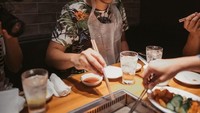 Di Jepang beberapa hari yang lalu nyobain Jumbo Yakiniku. Kacau enak banget sih. Terbaik so far. Jagoannya Noharayaki, begitu sepenggal keterangan foto saat ia berwisata kuliner di Negeri Sakura ketika RAN menggelar tour di sana beberapa waktu lalu.Foto: Instagram astaandoko