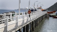 Detikcom berkesempatan menyinggahi Pulau Rinca dengan Kapal Bahtera Seva II sekaligus melakukan pelayanan bank apung untuk masyarakat.