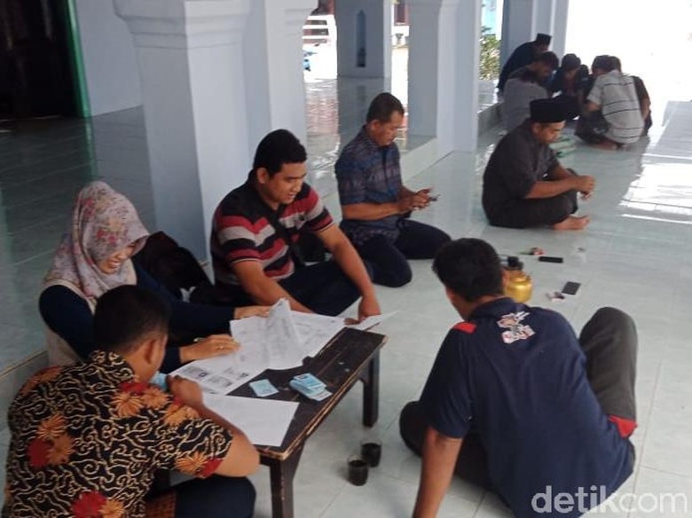 KPU Data Jemaah di Ponpes Malang yang Tunggu Meteor Jatuh KPU Data Jemaah di Ponpes Malang yang Tunggu Meteor Jatuh