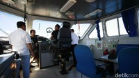 Suasana ruang kemudi Kapal Bahtera Seva II nampak nyaman.