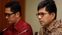 Syarif pun mengatakan KPK mendapat informasi dari masyarakat bahwa sekitar pukul 07.00 WIB akan ada penyerahan uang dari MFQ (Muhammad Muafaq Wirahadi) ke RMY (Romahurmuziy) di Hotel Bumi Surabaya.