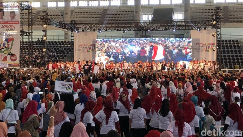 Kenalkan Menantunya, Jokowi: Kebangetan Kalau Saya Kalah di Sumut Kenalkan Menantunya, Jokowi: Kebangetan Kalau Saya Kalah di Sumut