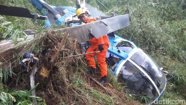 Evakuasi Bangkai Heli yang Jatuh di Tasikmalaya Tunggu Tim KNKT Evakuasi Bangkai Heli yang Jatuh di Tasikmalaya Tunggu Tim KNKT