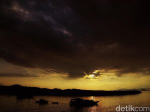 Pulau Kalong NTT yang Cocok Untuk Pemburu Senja