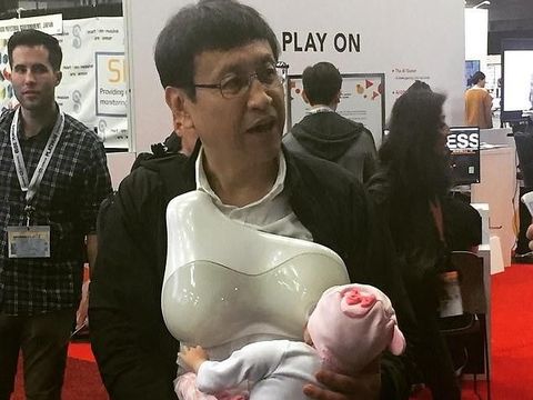 Inovatif Atau Aneh? Alat untuk Para Ayah Bisa Menyusui