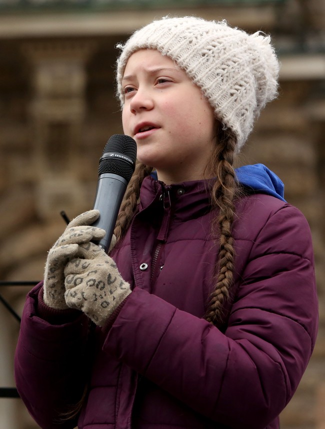 Greta Thunberg mungkin masih berusia 16 tahun. Namun semangatnya untuk menyelamatkan dunia bisa membungkam orang dewasa. Aktivitis muda asal Swedia yang dikenal setelah berinisiasi melakukan protes bersama teman-teman sekolahnya untuk gerakan perubahan iklim tersebut pun telah menjadi kandidat Nobel Perdamaian. Foto: Getty Images
