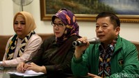 KPK menetapkan Romahurmuziy sebagai tersangka suap seleksi pengisian jabatan pimpinan tinggi di Kementerian Agama (Kemenag). Diduga Romahurmuziy menerima duit total Rp 300 juta untuk membantu meloloskan seleksi.