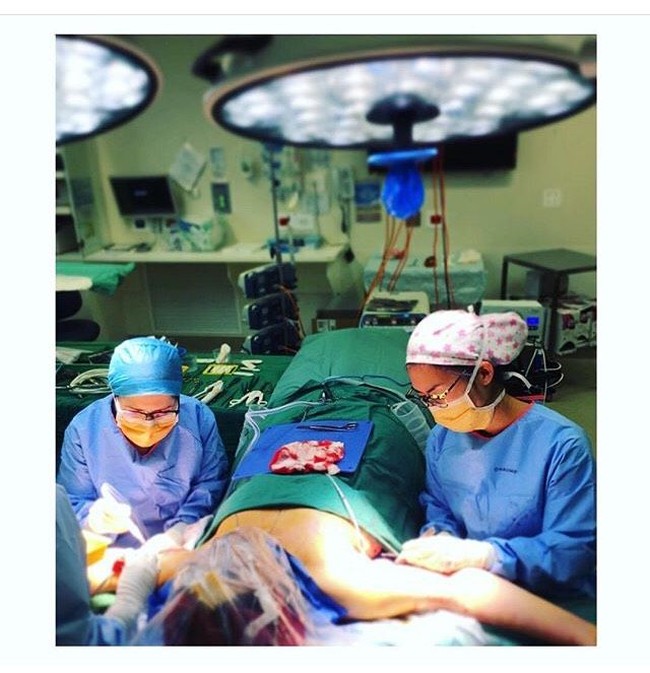 “Saya tahu apa artinya mengundurkan diri saya akan masuk daftar hitam dan saya tidak akan pernah mendapatkan pekerjaan di bedah plastik lagi di Sydney. Tapi saya tidak bisa melanjutkan, terang Yumiko. Foto: Dok. Instagram @mindbodymiko