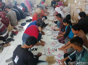 KPU Libatkan 650 Warga Cirebon Lipat Surat Suara Pemilu 2019
