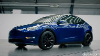 Untuk Model Y standar yang dijual seharga USD 39.000 atau sekitar Rp 555 jutaan akan mulai dilepas pada 2021. Uniknya Tesla menyediakan opsi untuk menambah kursi penumpang menjadi 7 seater dengan penambahan dana USD 3.000. Model Y Standar memiliki jarak jelajah sampai 370 km. Foto: Tesla Motors