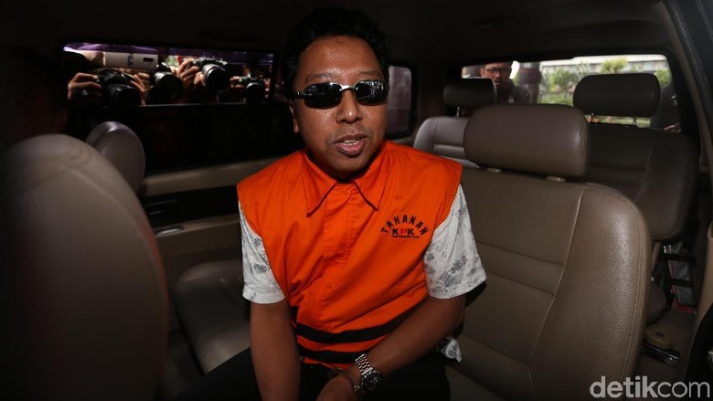 Tangan Terborgol Romahurmuziy Tangan Terborgol Romahurmuziy