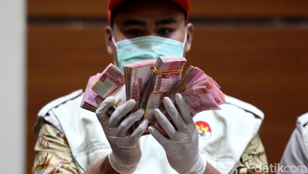 Penampakan Duit Suap OTT Romahurmuziy