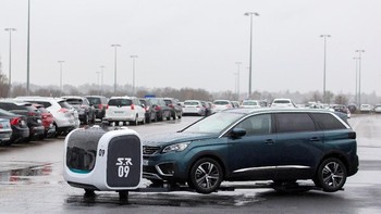 Stan bisa menjemput mobil pengguna di tempat drop off untuk kemudian membawanya ke lokasi parkir. (Foto: REUTERS/Emmanuel Foudrot)