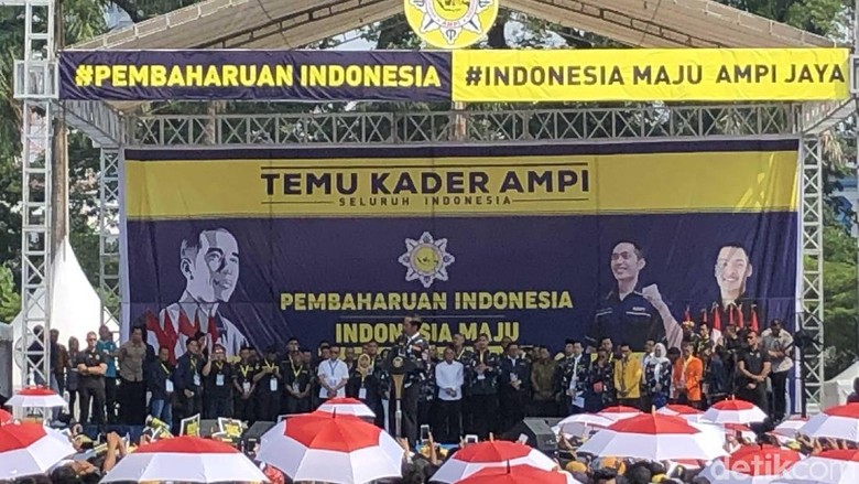 Temui Kader AMPI di Medan, Jokowi Singgung soal Hoax Larang Azan Temui Kader AMPI di Medan, Jokowi Singgung soal Hoax Larang Azan