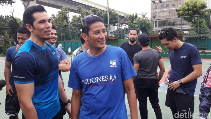 Jelang Debat, Sandi Lari Pagi dan Main Basket Bareng Artis