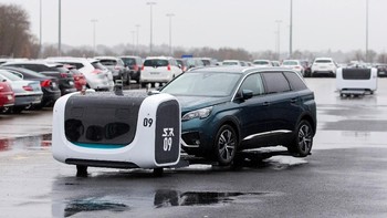 Saat ada mobil yang sudah diparkir di tempat drop off dan konsumen mengonfirmasikan layanan, Stan akan langsung datang menjemput. (Foto: REUTERS/Emmanuel Foudrot)