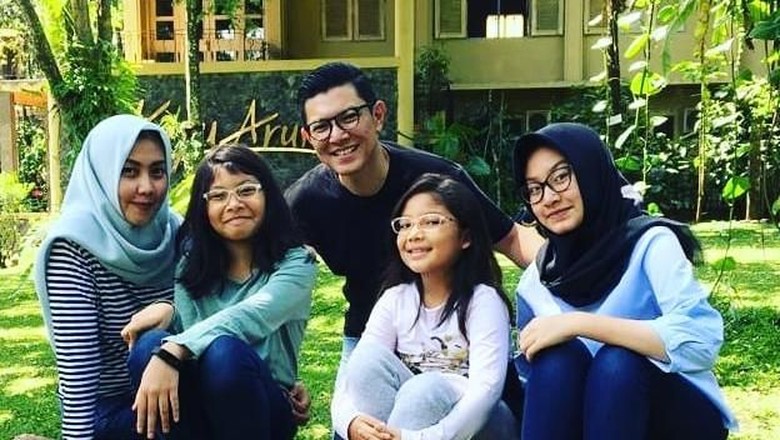 Alfito Deannova Gintings bersama keluarga/ Foto: Instagram @alfitodeannovagintings Alfito Deannova Gintings bersama keluarga/ Foto: Instagram @alfitodeannovagintings