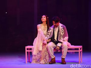 Syahdunya Lantunan Syair di Musikal Cinta Tak Pernah Sederhana