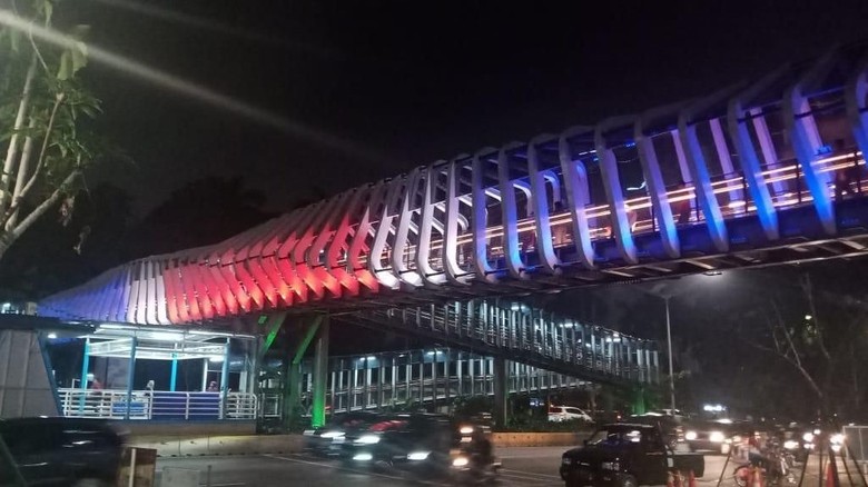 Solidaritas Korban Penembakan, DKI Beri Warna Bendera New Zealand di JPO GBK Solidaritas Korban Penembakan, DKI Beri Warna Bendera New Zealand di JPO GBK