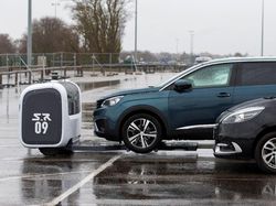 Ini Stan, Robot Tukang Parkir Valet di Bandara Lyon