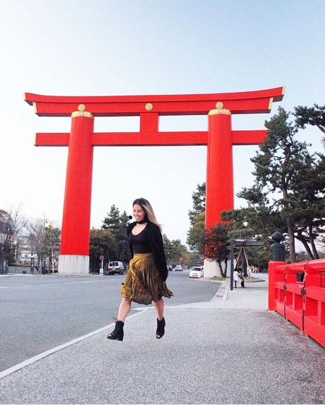 Dengan jadwalnya yang sibuk, Yumiko terpaksa harus makan di rumah sakit. Biasanya ia makan makanan tidak sehat seperti keripik dan roti pisang. Setelah dua bulan, mantan pelari maraton ini tidak bisa berkata-kata ketika dia didiagnosis mengalami kelebihan berat badan, stress dan ususnya bermasalah. Foto: Dok. Instagram @mindbodymiko