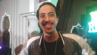 Yang juga tak disangka-sangka, Randy Nidji juga didapuk sebagai pemeran Warkop DKI Reborn. Ia berperan sebagai Indro.  (Hanif/detikhot)