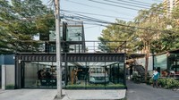 Perusahaan yang berpusat di Thailand, Archimontage Design Fields Sophisticated, telah mengirimkan delapan kontainer bekas ke bengkel mobil di Thailand. Istimewa/Dok. Inhabitat.