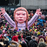 Aksi solo Greta tersebut lantas menginspirasi ribuan murid SD di berbagai negara turun ke jalan untuk melakukan aksi yang sama. Gerakan tersebut dinamakan Youth Strike 4 Climate. (Foto: Getty Images)