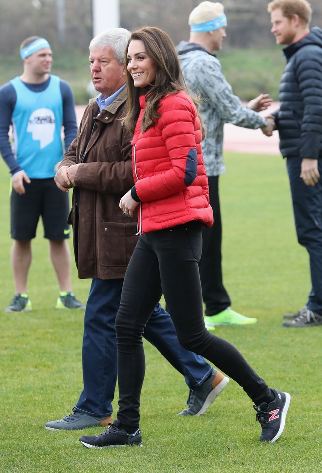 Lalu, ada juga New Balance Vazee Transform. Ibu tiga anak pernah memakainya saat menghadiri persiapan maraton di London, Inggris, dua tahun lalu. Sepatu dijual seharga US$ 145 atau Rp 2 juta. (Foto: Getty Images)