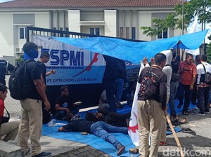 Mediasi Gagal, Buruh di Madiun Segel Gudang dengan Dirikan Tenda