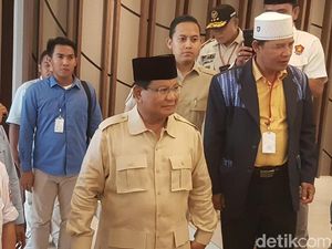Tonton Debat di Rumah, Prabowo Tunggu Kedatangan Sandiaga